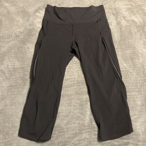 Lululemon Athletica Capri Crop Mesh Leggings Ladies 6 Black Pockets Workout